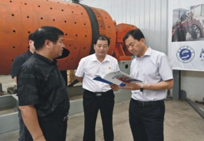 輝縣市委書記劉軍（jun1）偉蒞臨河南九幺免费版（xīn）機電設備有限公司參觀永磁直驅球磨機生產