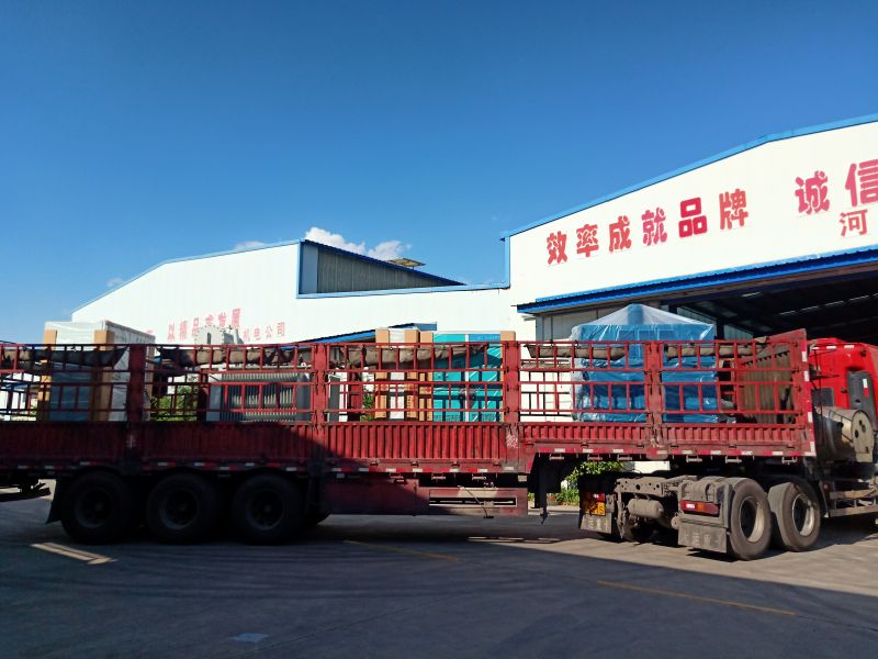 變頻電（diàn）機、變頻櫃、變壓器、高壓開關櫃、低壓（yā）開關櫃、補償櫃，一（yī）套發往鑽井現場